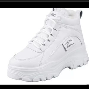 Sneaker  white and comfy shoes very cute